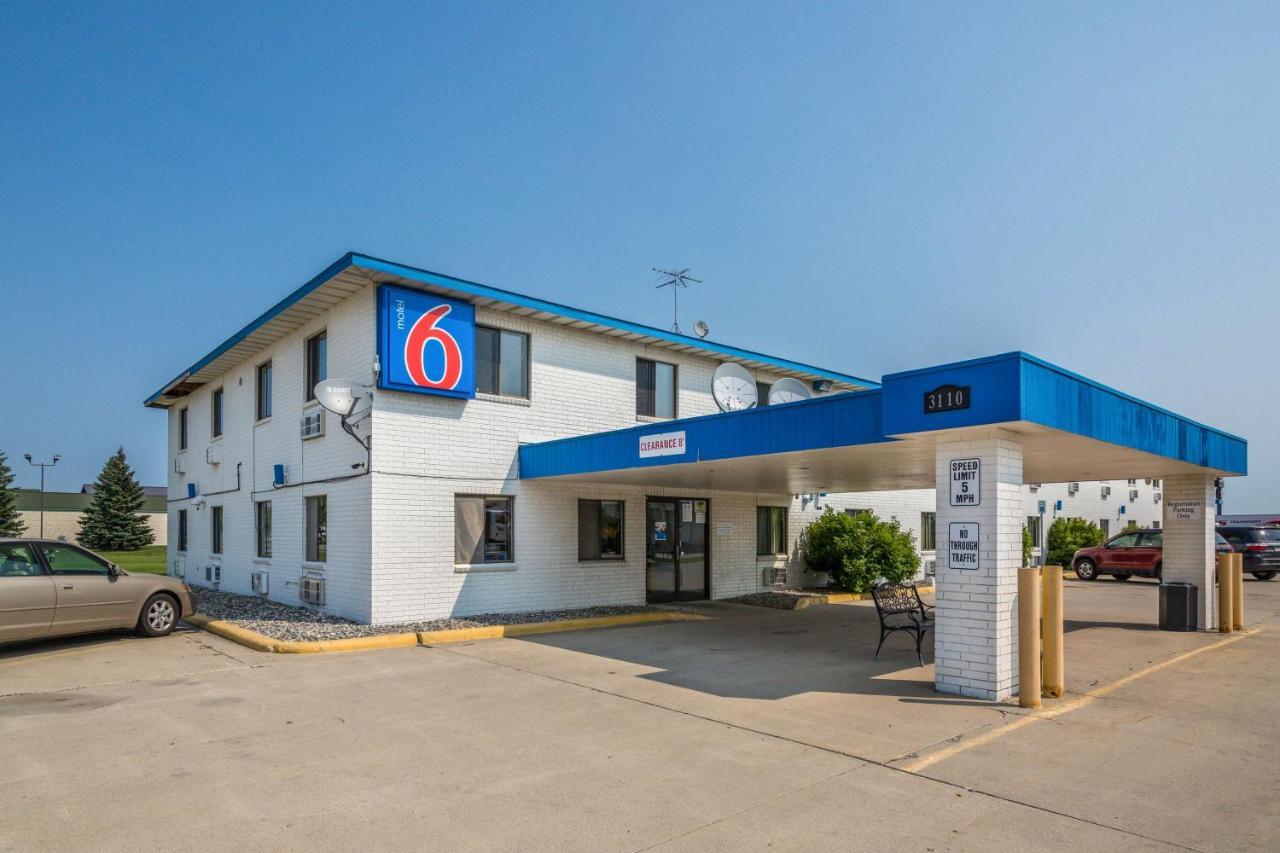 Motel 6-Fargo, ND - South Exterior foto